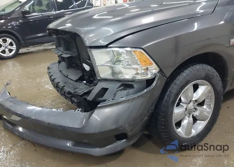 2019 Ram 1500 Classic Express 4X4 6'4 Box z USA, uszkodzony, nr VIN 1C6RR7FT0KS619820